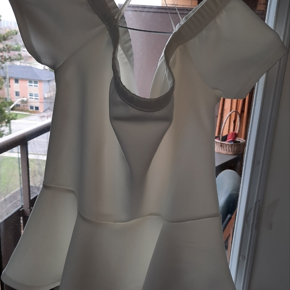 Off The Shoulder Crop Top - Picture 3 of 4